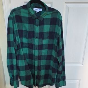 Xl Tall Old Navy Men's Green and Navy Plaid Shirt. Reg. Fit.